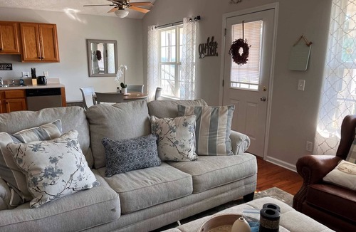 Leesburg House | Home #13 Decks Docks FlipFlops(No Pets)