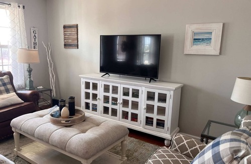 Leesburg House | Home #13 Decks Docks FlipFlops(No Pets)