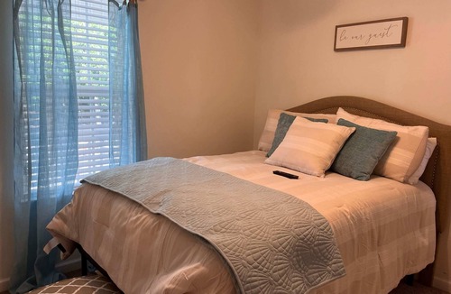 Leesburg House | Home #13 Decks Docks FlipFlops(No Pets)