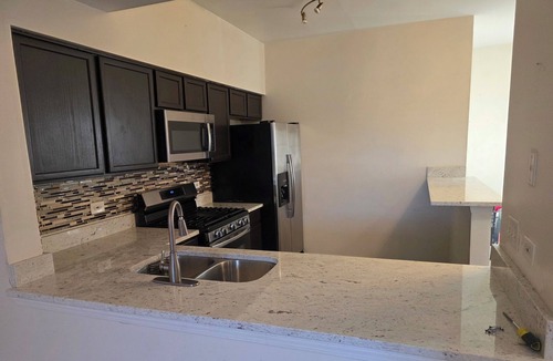 Waukegan House | Home -2 bedroom, 4k projector