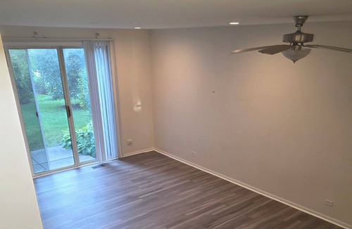Waukegan House | Home -2 bedroom, 4k projector