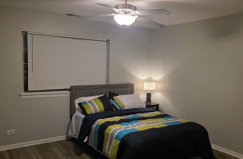 Waukegan House | Home -2 bedroom, 4k projector