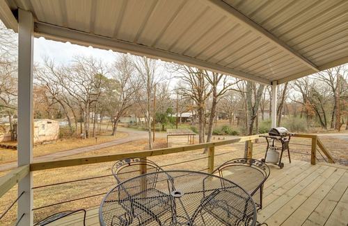 Log Cabin House | Home 2 Mi to Cedar Creek Lake: Bring Your Pets!