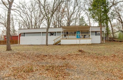 Log Cabin House | Home 2 Mi to Cedar Creek Lake: Bring Your Pets!