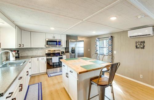 Log Cabin House | Home 2 Mi to Cedar Creek Lake: Bring Your Pets!