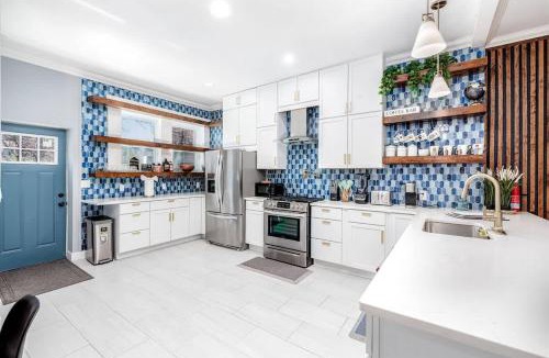 Benton Park West House | Home 4/King Beds - Large Garage by StayStLouis