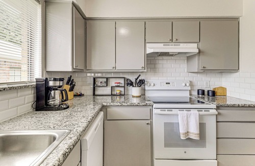 West Arlington House | Home 4 Mi to AT&T Stadium: Bring Your Pets!