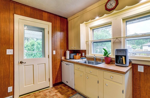 Vestal House | Home 7 Mi to Binghamton University!