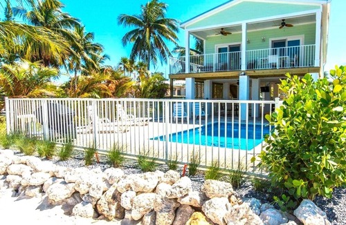 Marathon House | 🌸Home #8 "DEJA⛵BLUE" Premium WATERFRONT 🌸