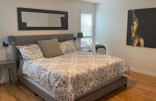 Cornwall House | Home amongst the trees-3 bed/3 bath modern stay!
