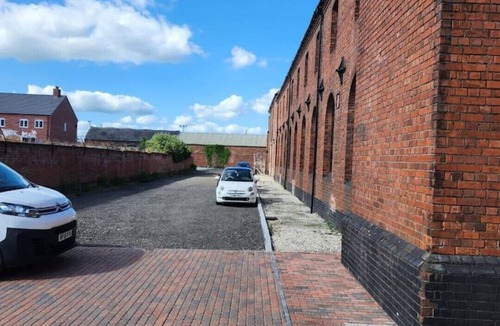 Burton on Trent Apartment | HOME AWAY FROM HOME