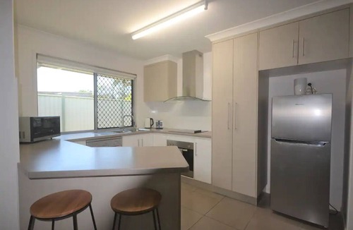 Bundaberg South Villa | Home away from home! Modern, comfortable, central, AC, Yard.
