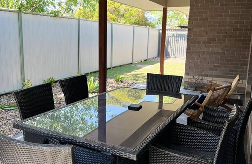 Bundaberg South Villa | Home away from home! Modern, comfortable, central, AC, Yard.