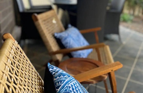 Bundaberg South Villa | Home away from home! Modern, comfortable, central, AC, Yard.