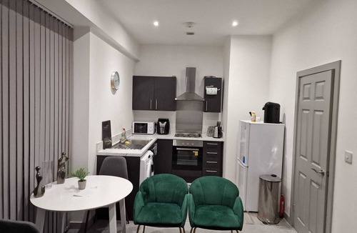 Brierley Hill Apartment | Home Away From Home