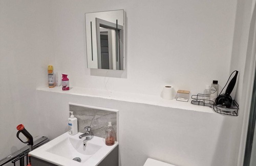 Brierley Hill Apartment | Home Away From Home