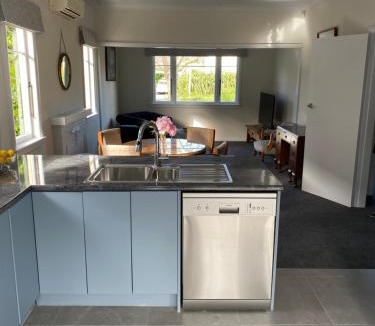 Palmerston North House | Home Away From Home on Phoenix