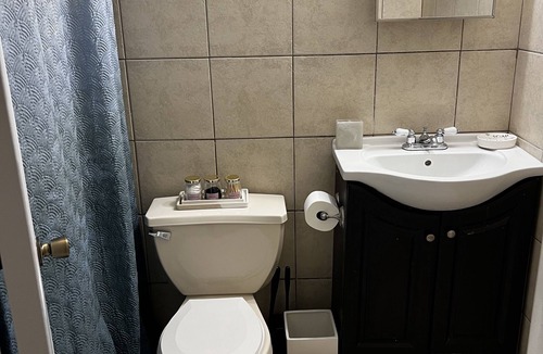 New Dorp Beach Apartment | Home away from home