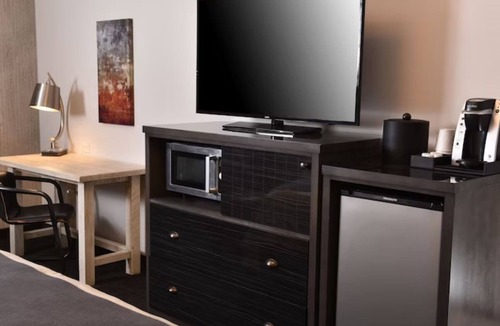 Broken Arrow Hotel | Home Away from Home: Enjoy Genuine Hospitality in Tulsa | 3 Units