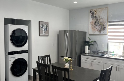 Midway City House | Home Away from Home. 15' from Disneyland