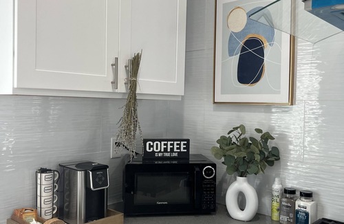 Midway City House | Home Away from Home. 15' from Disneyland