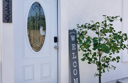 Midway City House | Home Away from Home. 15' from Disneyland