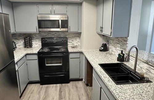 South Main Apartment | Home Away From Home-2 Bedroom Apartment