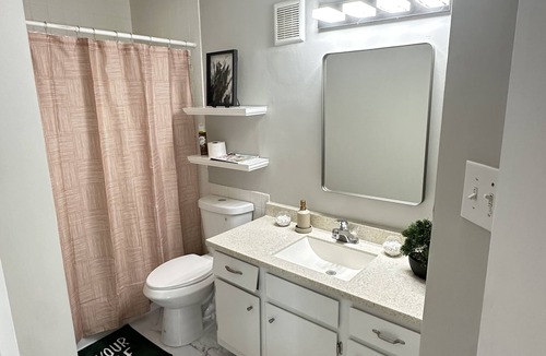 South Main Apartment | Home Away From Home-2 Bedroom Apartment