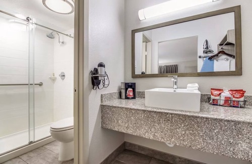 Addison Hotel | Home Away from Home - 2 Family Rooms with Pool & Essentials