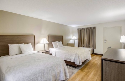 Addison Hotel | Home Away from Home - 2 Family Rooms with Pool & Essentials