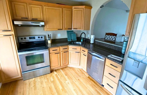 Newington Condo | Home away from home 2-bdrm condo easy highway access