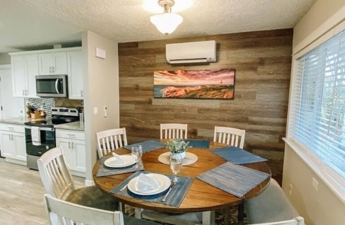 Vancouver House | HOME AWAY FROM HOME 3 Bd 2 bath