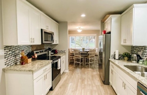 Vancouver House | HOME AWAY FROM HOME 3 Bd 2 bath