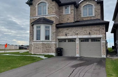 Alcona House | Home away from home! 5 minutes drive from Innisfil Beach or Recreation Complex!
