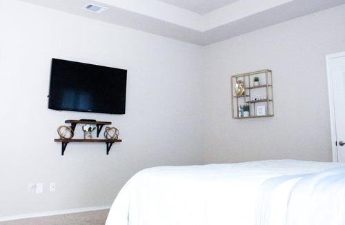 Lancaster House | Home Away from Home/ 5mins from dallas