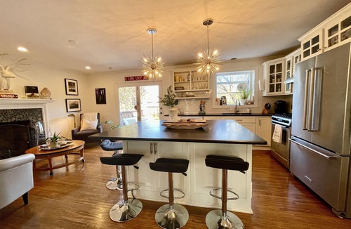 Green Hills House | Home Away From Home (5 miles to downtown)