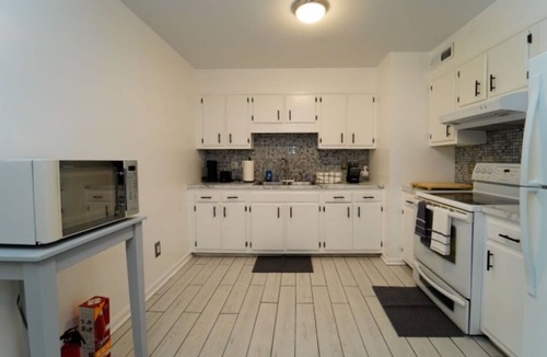 Goldsboro House | Home away from Home-Conveniently located in a quiet place
