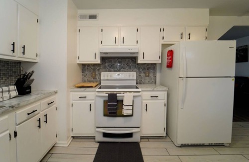Goldsboro House | Home away from Home-Conveniently located in a quiet place