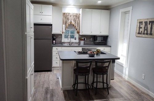 Clifton House | Home away from home. Cozy 1-bedroom house in awesome Clifton with AC
