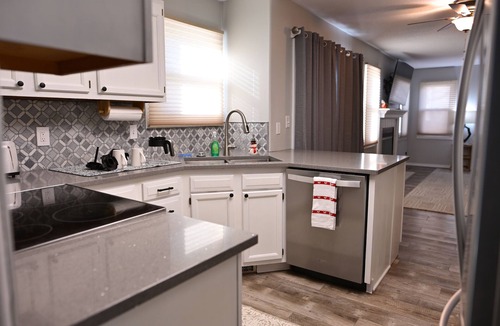Urbandale House | Home away from home in a quiet and safe neighborhood