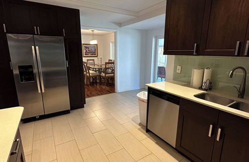 Gulf Gate Estates House | Home away from home mins to Beach!