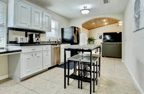 El Lago House | Home away from home: NASA/Kemah boardwalk/Beach