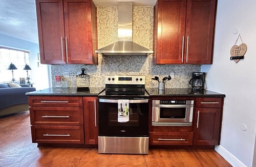 Westchester House | HOME AWAY FROM HOME Near Airport/Malls/Highways