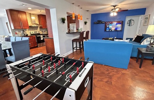 Westchester House | HOME AWAY FROM HOME Near Airport/Malls/Highways