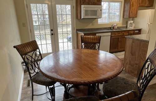 Neosho House | Home Away From Home on Ridgewood Road