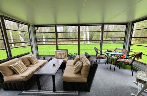 Huron-Kinloss Bed & Breakfast | Home Away from Home (Point Clark)nClean and quiet Room for Rent!