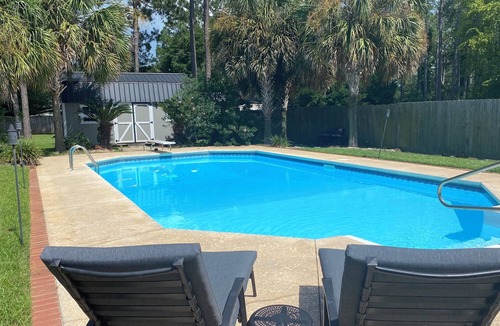Albany House | Home away from home - private Pool!!!
