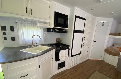 Albany House | Home away from home - private Pool!!!