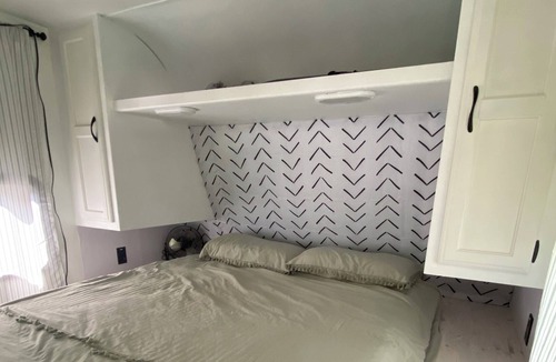 Albany House | Home away from home - private Pool!!!