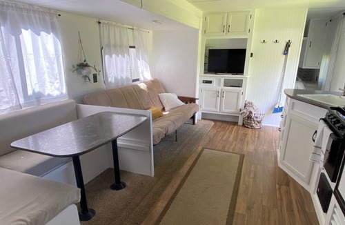 Albany House | Home away from home - private Pool!!!